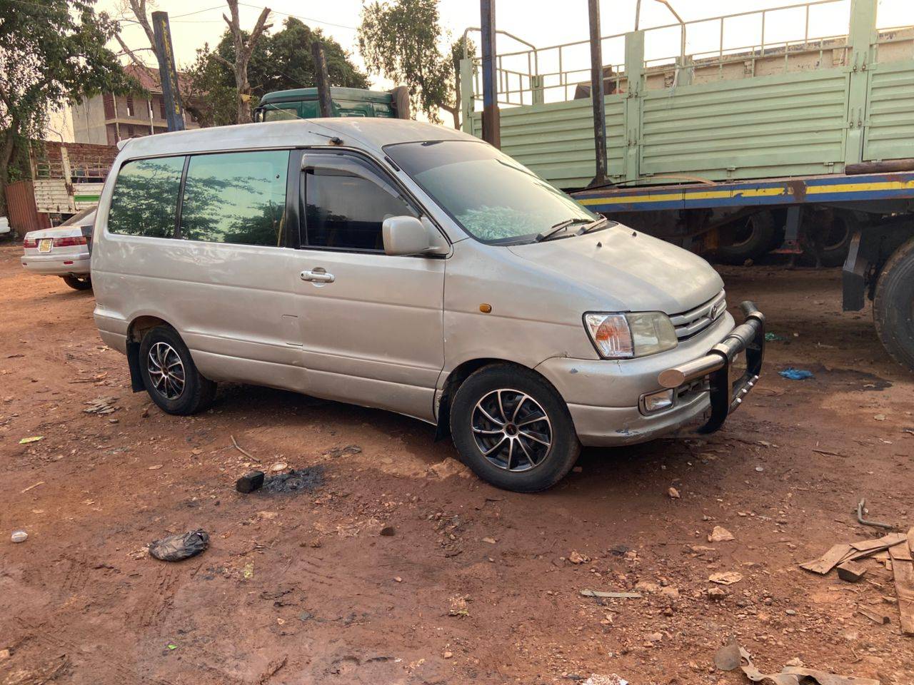 A picture of Toyota Noah