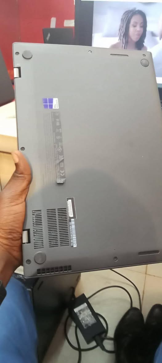 A picture of Lenovo X1 Carbon i5 with 4gb RAM 256gb SSD Touch
