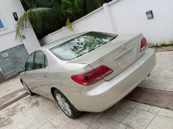 A picture of Highest grade Lexus ES 330 Everything is intact and untouched