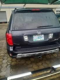 A picture of HONDA PILOT 2004 FOR SALE ONE OF THE ENGINE SEAT