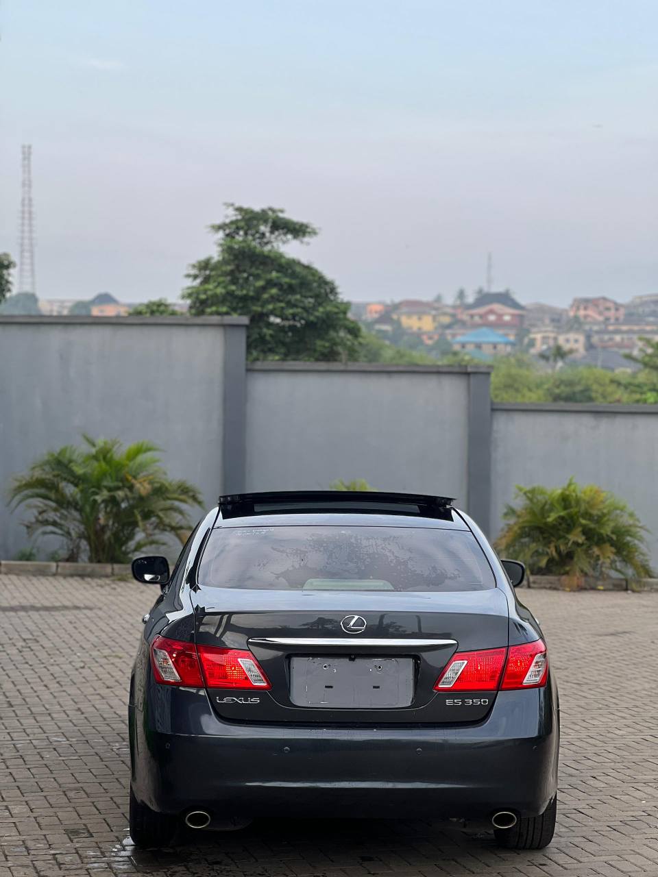 A picture of 2009 ES350. 13.8m