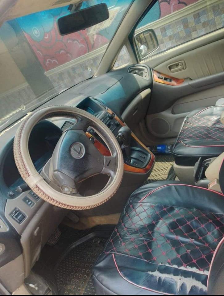 A picture of Lexus rx300 08103497110