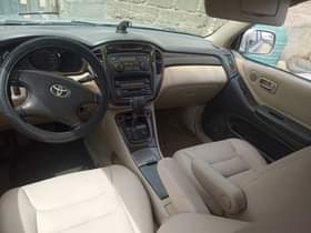 A picture of Toyota Highlander 2003 model 4 sale Clean body and interior