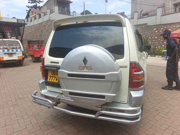A picture of Mitsubishi Pajero 14m 0706145834