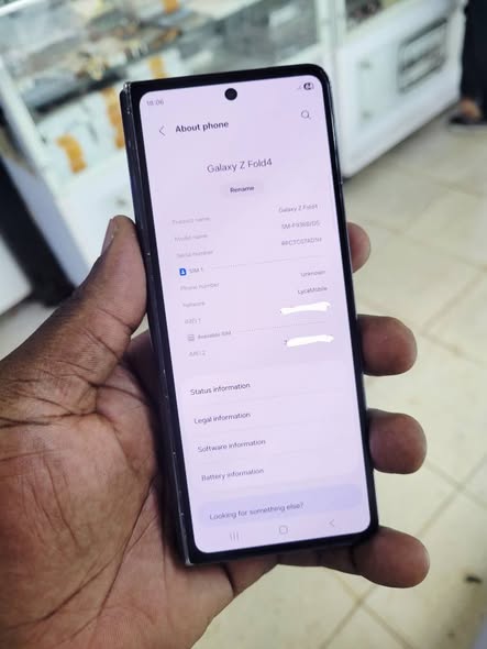 A picture of Samsung galaxy fold 4 5G 256gb 12gbram perfect cameras faulty