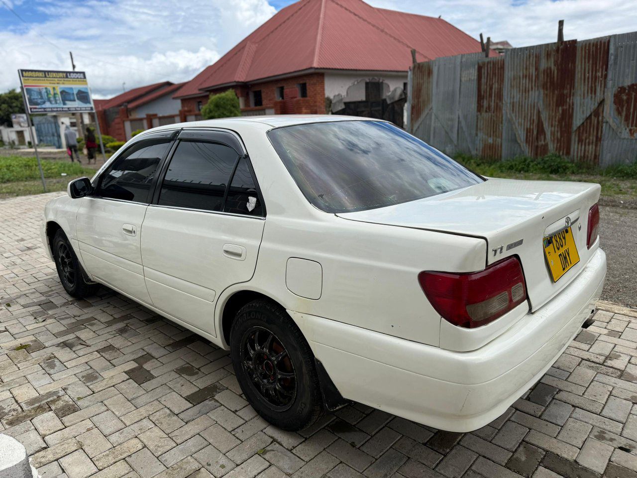 A picture of Toyota carna Ti