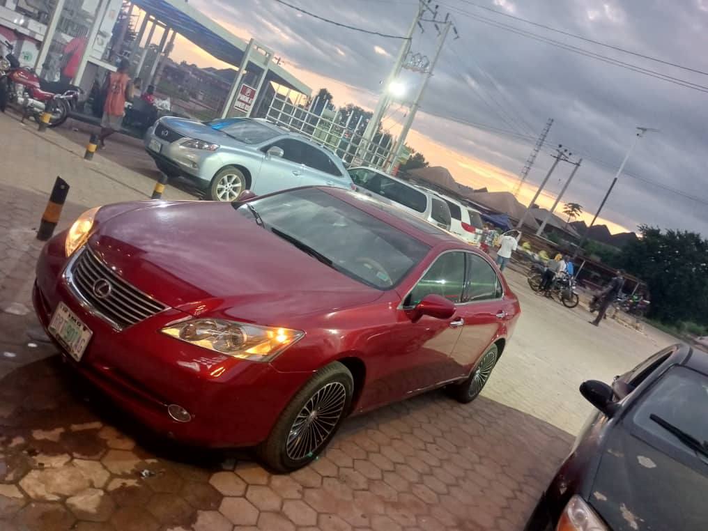 A picture of Lexus es350