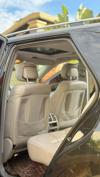 A picture of Mercedes Benz 4matic 2010 model petrol engine Germany make 55m