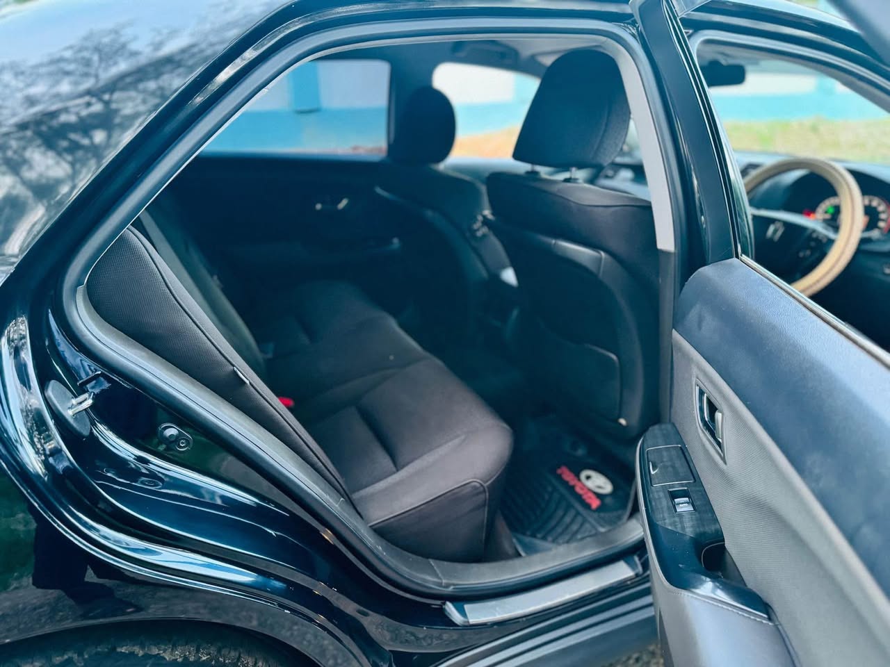 A picture of Toyota crown