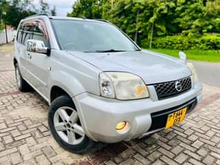 A picture of NISSAN XTRAIL GARI KALI SANAA BEI 12.5ML KARIBU SANA