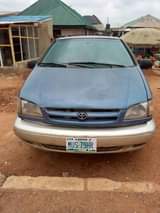 A picture of Great deal First body Toyota Sienna 2000 model 4U