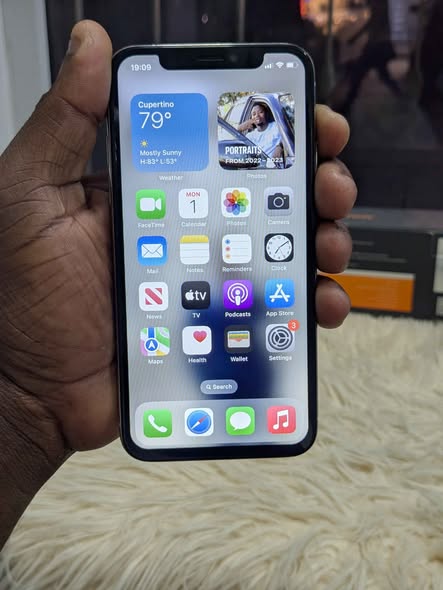A picture of I phone x Gb 64