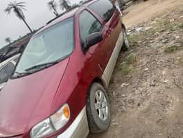 A picture of First body 1999 model sienna buy and drive engine and