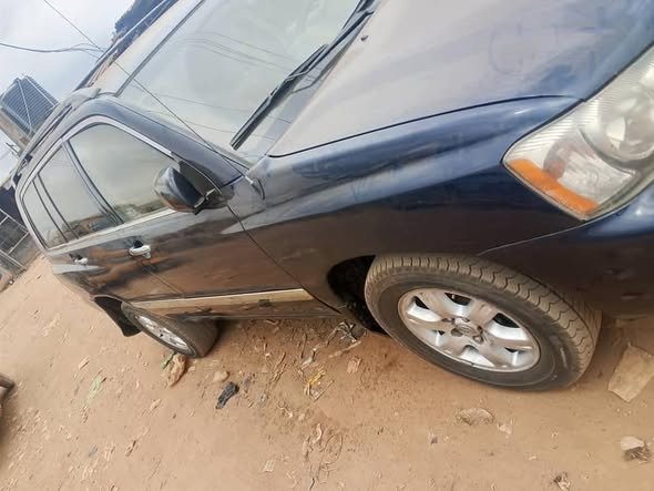 A picture of Toyota highlander perfect condition AC