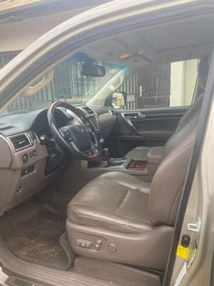 A picture of LEXUS GX 460 2013