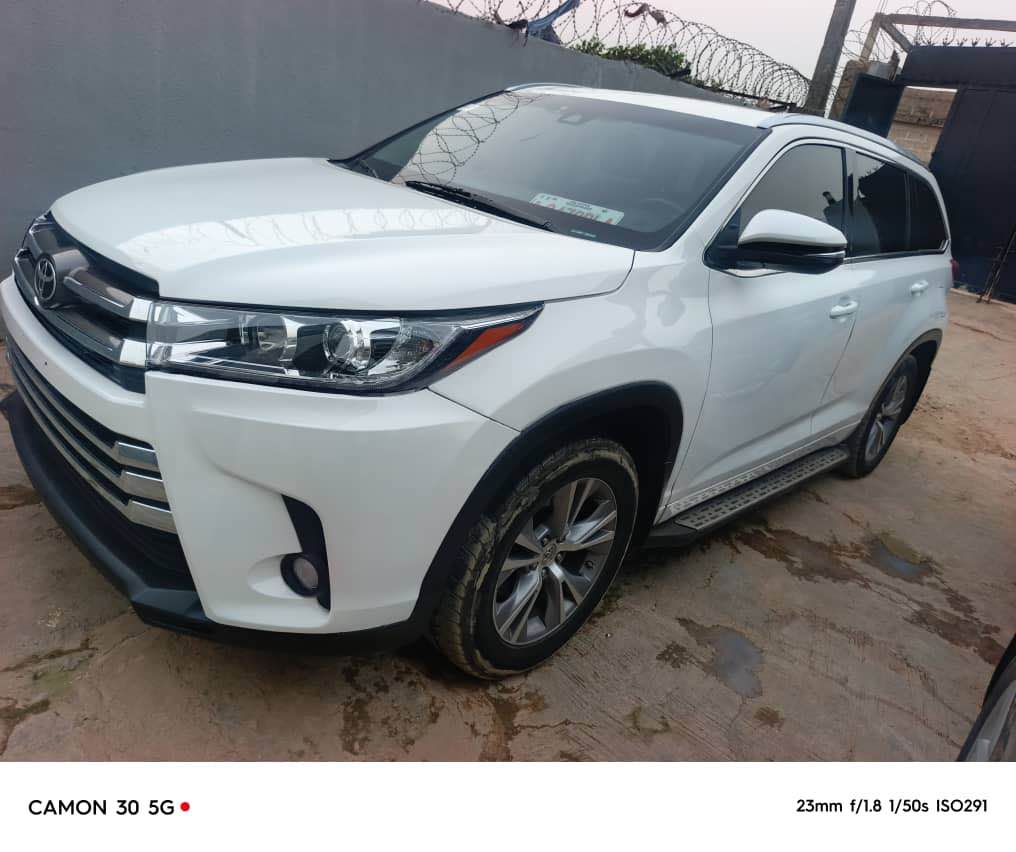 A picture of 2015 Toyota highlander