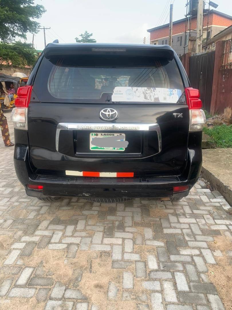 A picture of Toks standard 2012 Landcruiser Prado