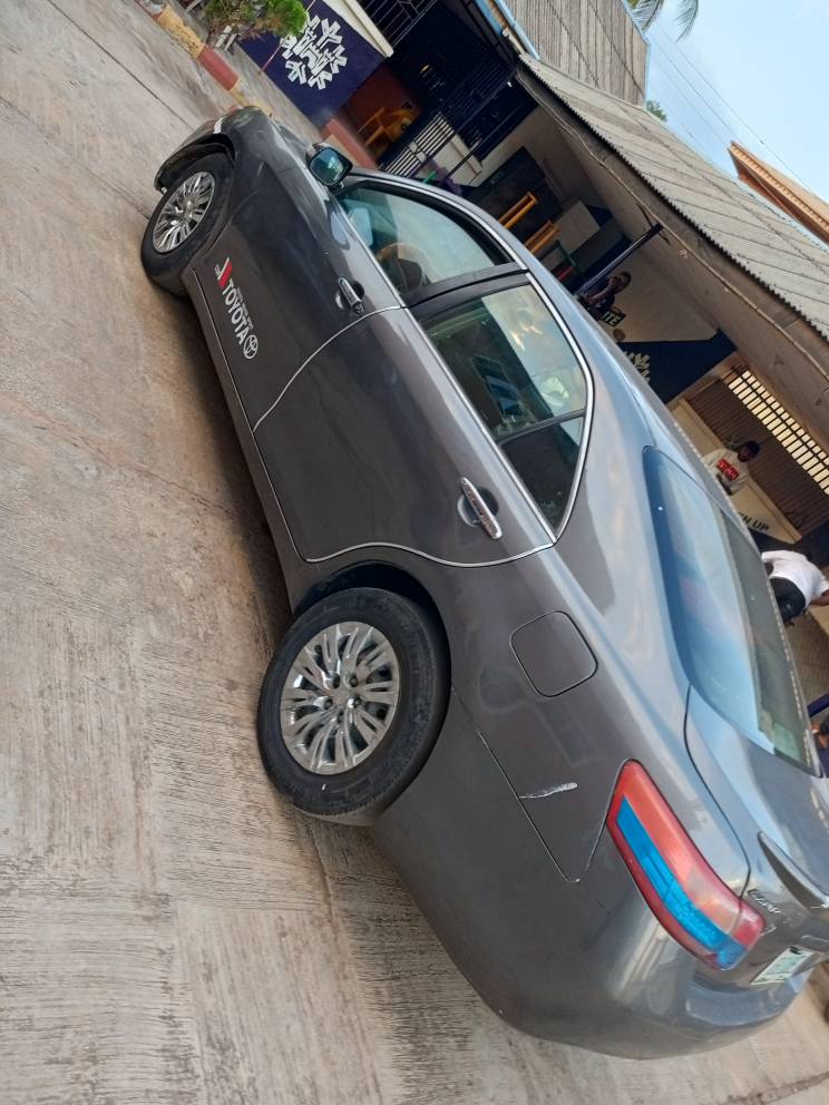 A picture of Toyota Camry 09