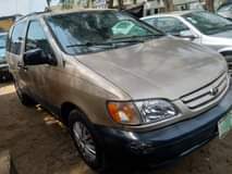 A picture of 2001 Toyota Sienna