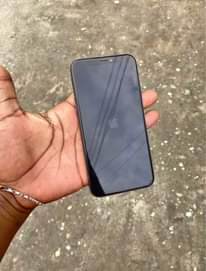 A picture of Iphone x plain