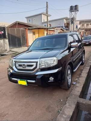 A picture of Honda Pilot 2010 model For sale my WhatsApp08064945586