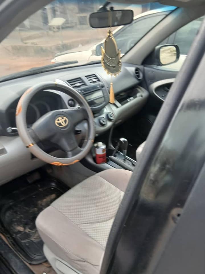 A picture of Toyota rav 4 2008