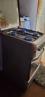 A picture of Blue Flame Gas Cooker And Gas Cylinder 12 Kgs With
