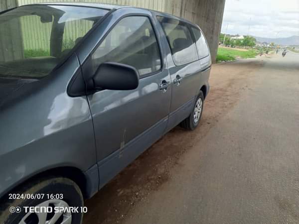 A picture of 2002 Toyota sienna for sale Untampered engine untouched gear and