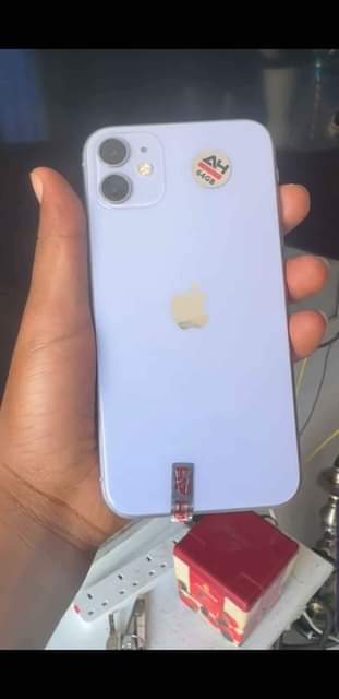 A picture of iPhone 11 PLAIN GB 64 Nichek 0685 396 306