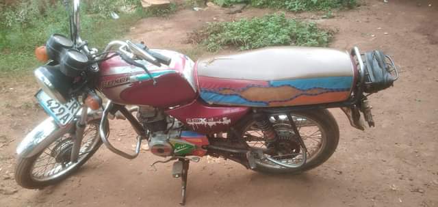 A picture of BAJAJ 100 UER 429A BUY AND RIDE LOGBOOK AVAILABLE AT