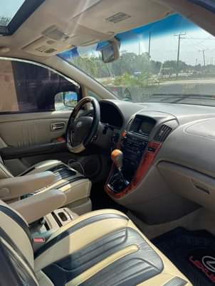 A picture of Lexus Rx 300 year 2002