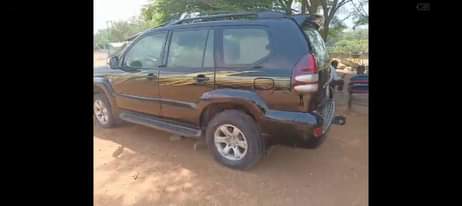 A picture of Toyota Prado Jeep
