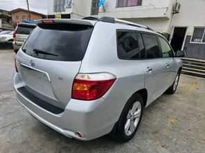 A picture of REGISTERED 2009 TOYOTA HIGHLANDER V6 Engine Navigation System Reverse Camera