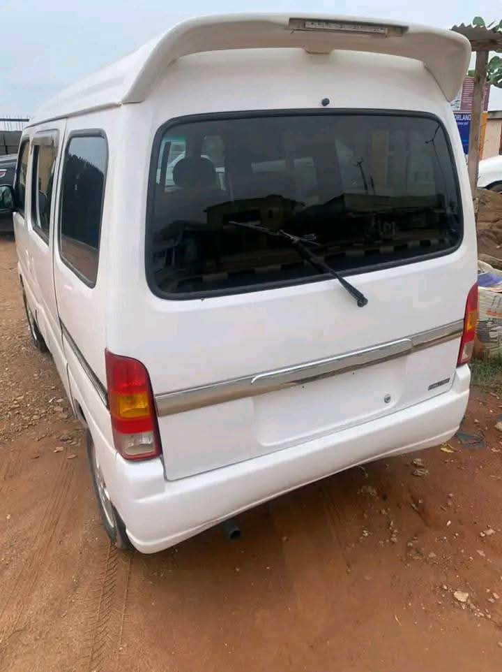 A picture of 2005 CLEAN SUZUKI MINI BUS FOR SALE S