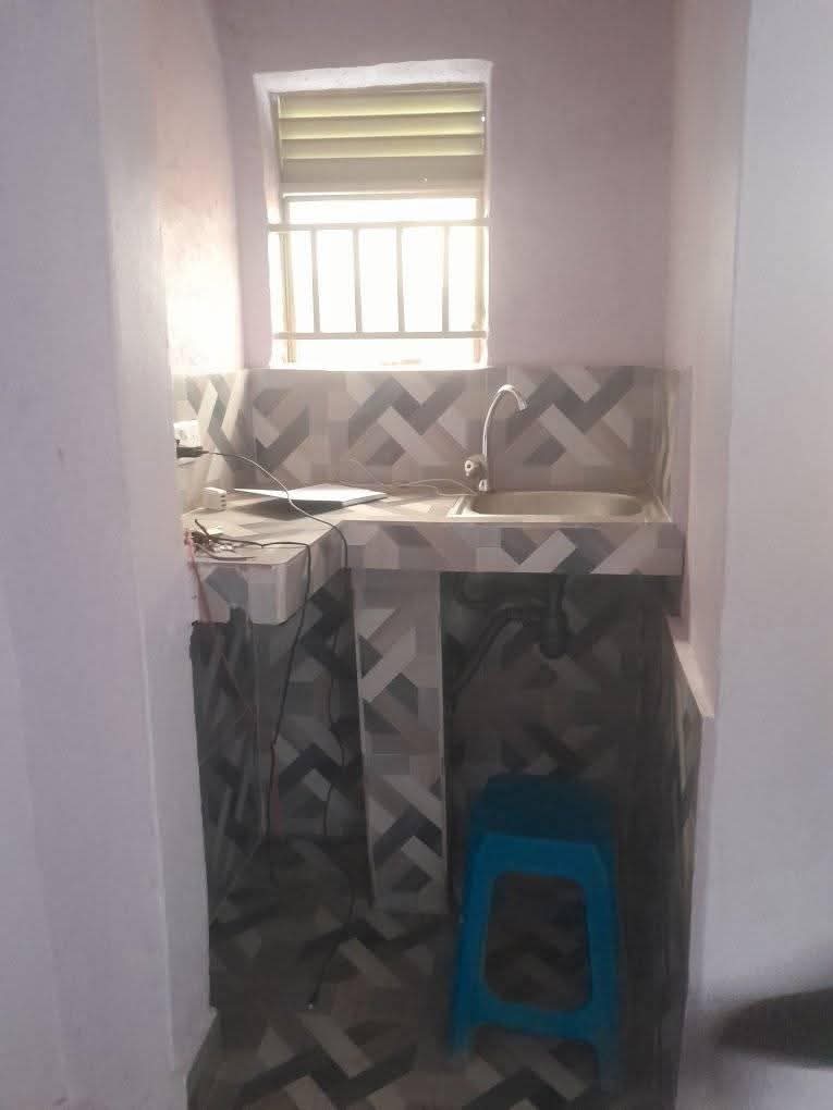 A picture of SINGLE ROOMS FOR RENT 250.000 AND 300.000 
