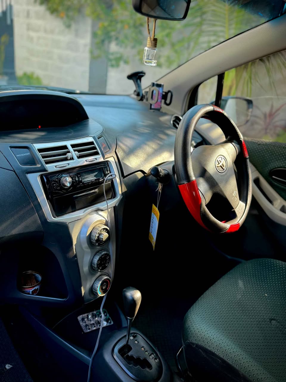 A picture of Toyota Vitz New Model 2005