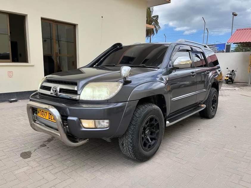 A picture of 2002 TOYOTA SURF