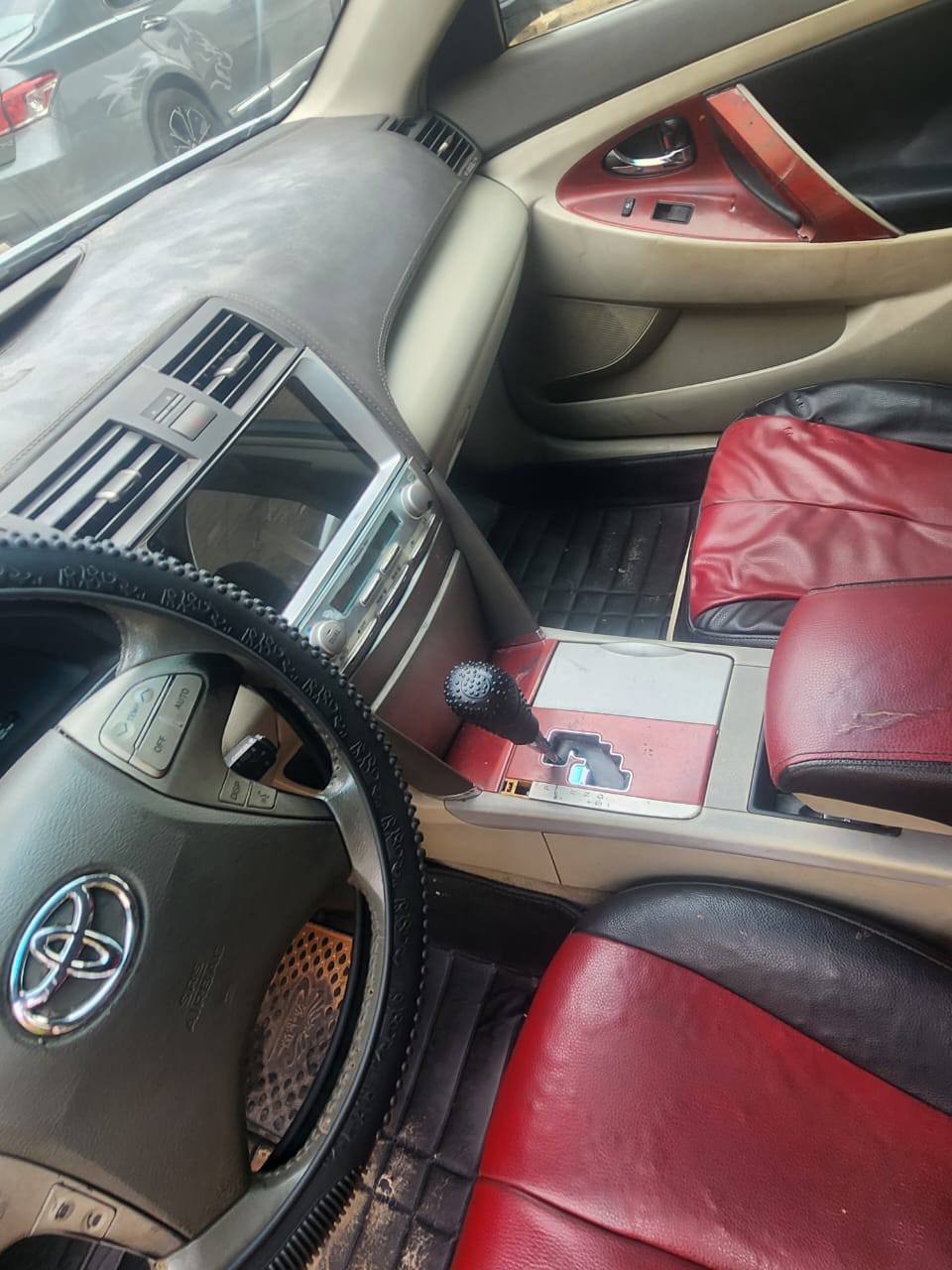 A picture of Toyota canry 2010 V6