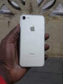 A picture of iPhone 7 Plain 128gb bei 140 000 0655695769 Homebutton haifanyi