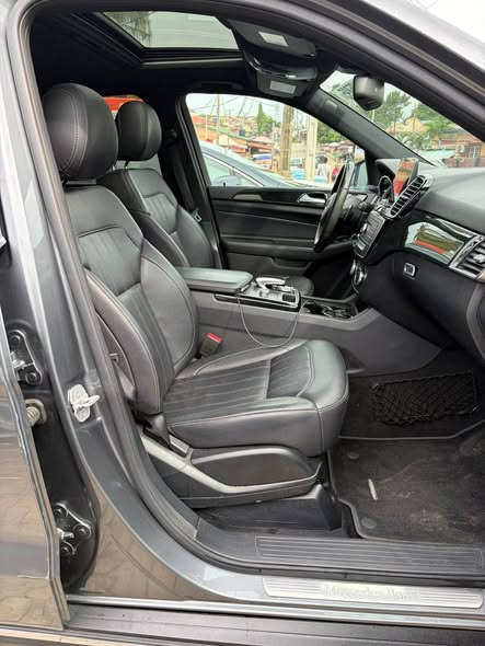 A picture of Mercedes benz GLE350