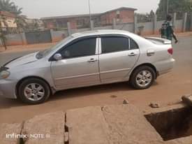 A picture of 2004 Toyota Corolla LE