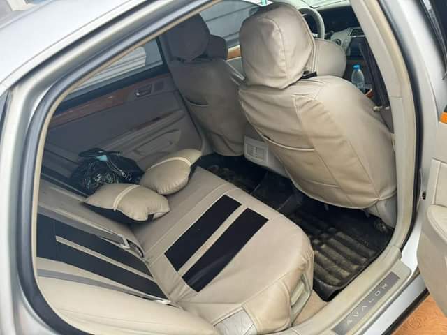 A picture of Few months registered 2005 Avalon complete first body Tokunbo standard