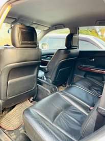 A picture of Toyota harrier 2007