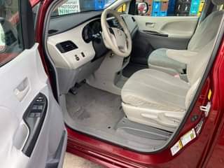 A picture of TOYOTA SEINNA 012 TOKs