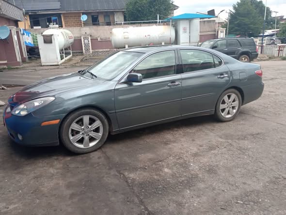 A picture of Lexus ES330 05 06 MODEL