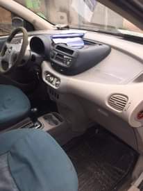 A picture of Nissan Tino 2004
