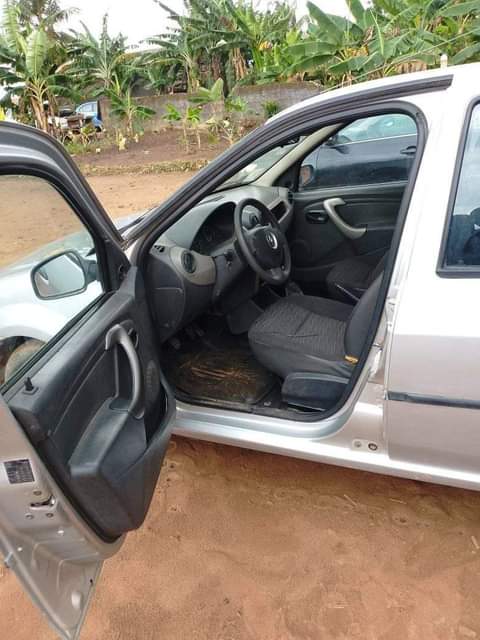 A picture of 2004 Renault Renault