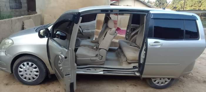 A picture of TOYOTA RAUM 0715403214