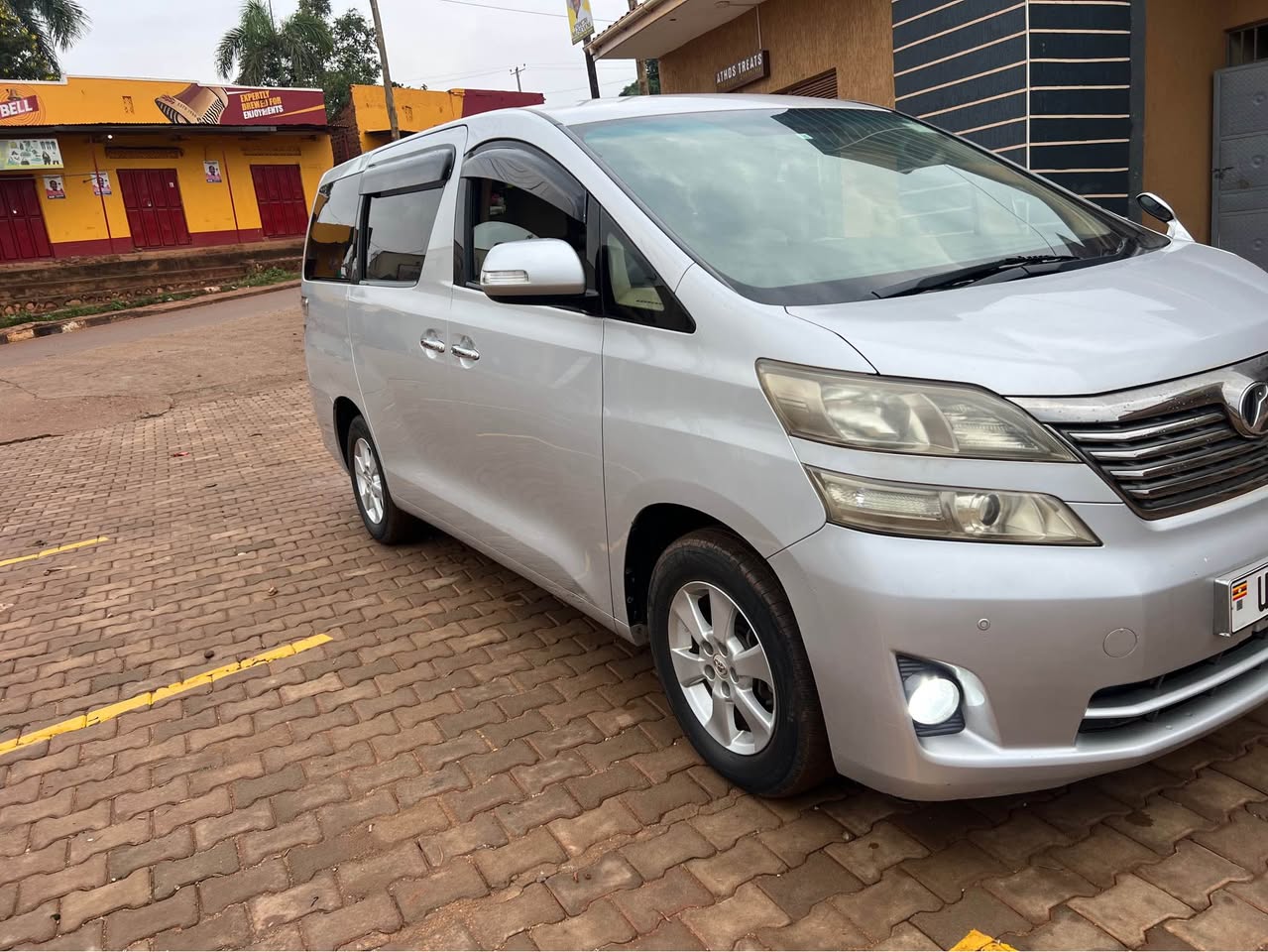 A picture of Vellfire at 35m call 0703457898