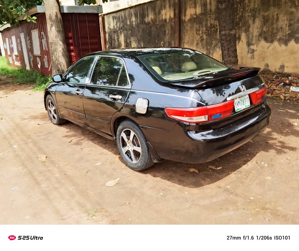 A picture of Honda Accord 2004